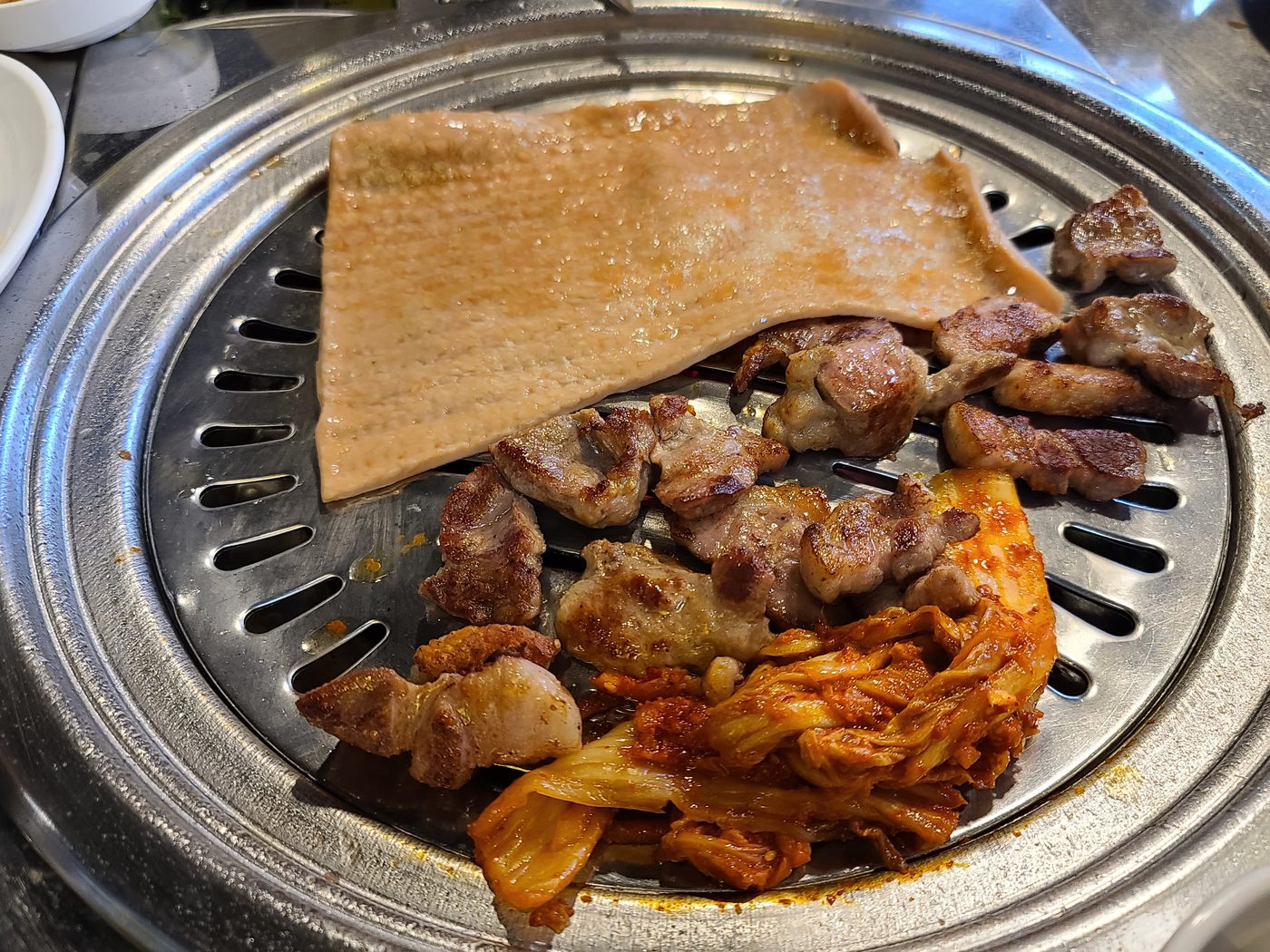 숯불 위에서 익는 껍데기